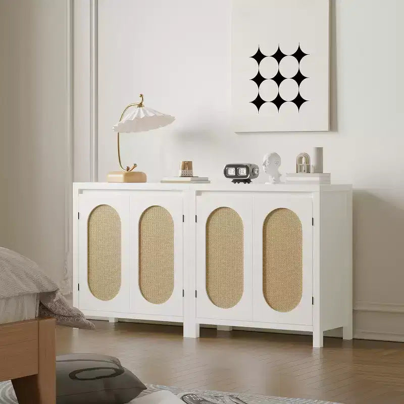 Buffet bahut des années 50 - Meuble de rangement rétro avec portes en rotin et étagères réglables, console d'appoint chic et bohème pour salon