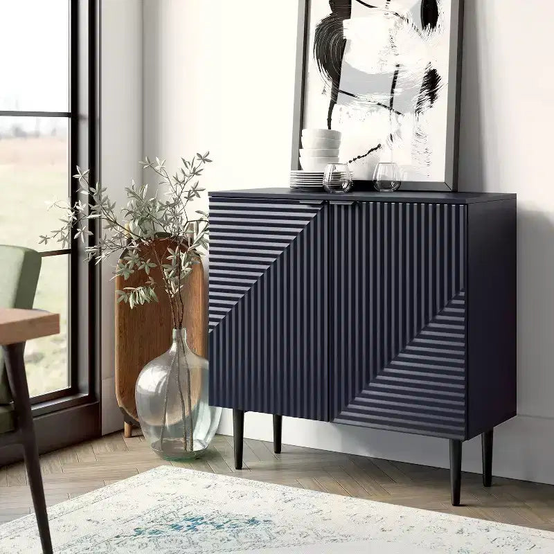 Burkart 2 – Armoire d'appoint cannelée à 2 portes avec étagères réglables