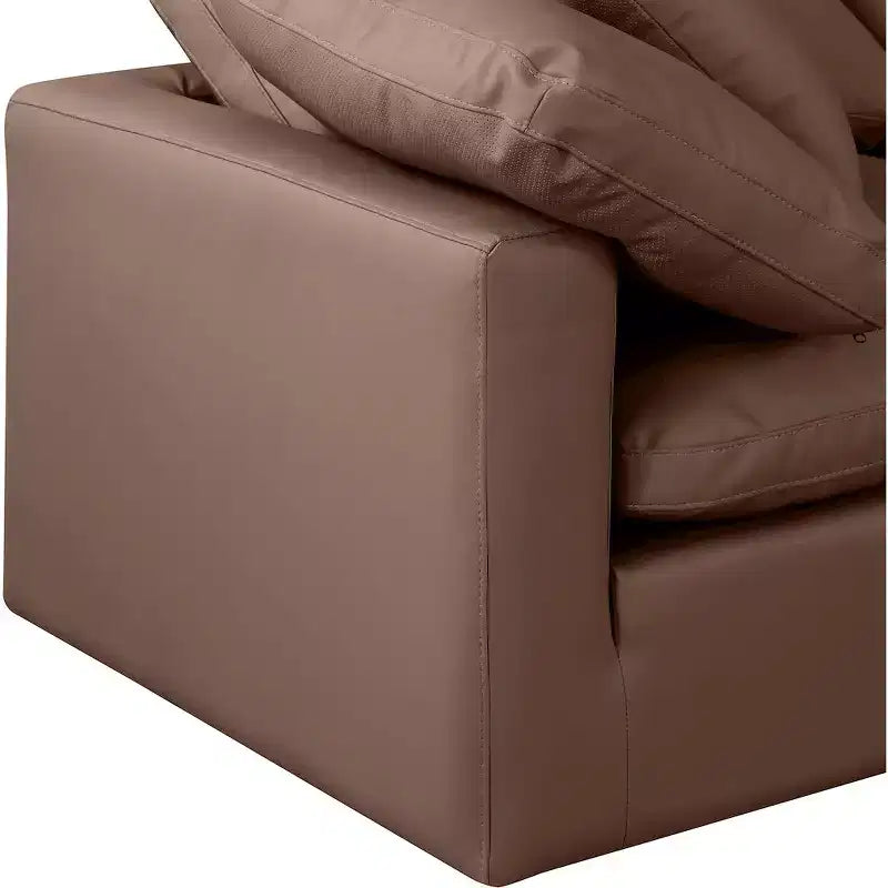 Meridian Furniture, Canapé modulaire en cuir vegan Indulge
