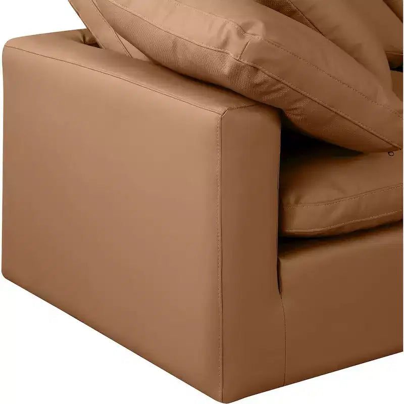 Meridian Furniture, Canapé modulaire en cuir vegan Indulge