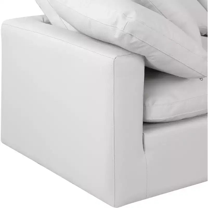 Meridian Furniture, Canapé modulaire en cuir vegan Indulge
