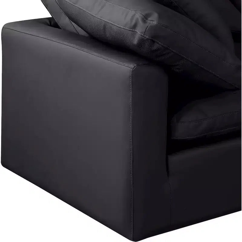 Meridian Furniture, Canapé modulaire en cuir vegan Indulge