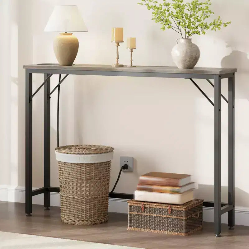 9.1 Console étroite avec prises, table de canapé derrière le canapé en métal et MDF