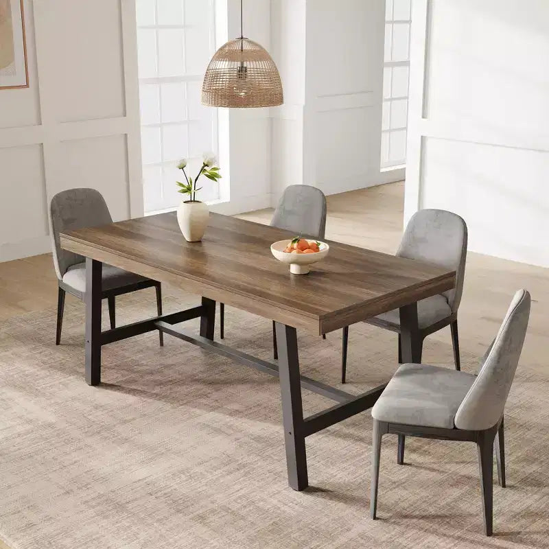 Grande table à manger rustique en bois de 63 po pour 6 personnes, table de cuisine rectangulaire de style industriel avec pieds robustes en métal noir pour le salon et la salle à manger