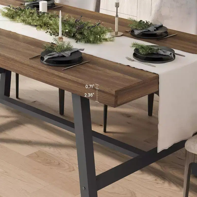 Grande table à manger rustique en bois de 63 po pour 6 personnes, table de cuisine rectangulaire de style industriel avec pieds robustes en métal noir pour le salon et la salle à manger