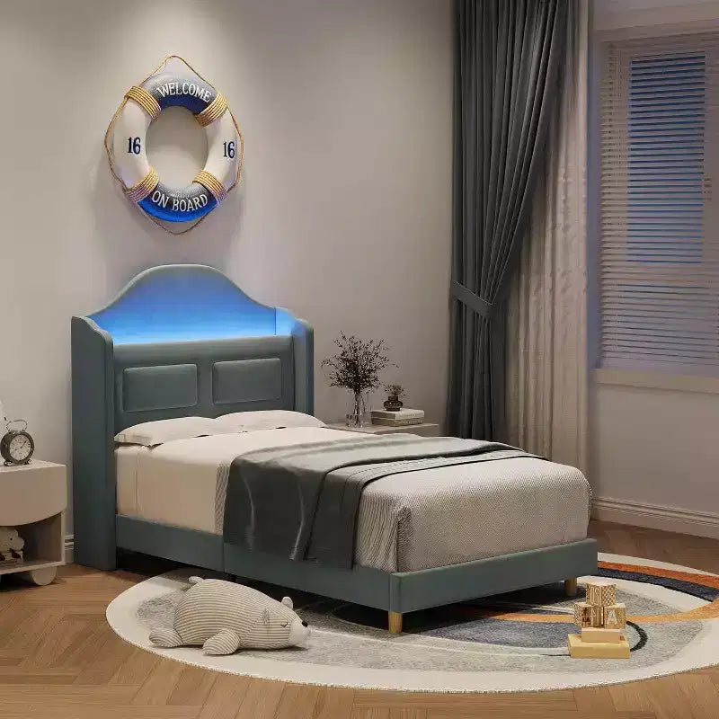 Lit double à LED avec tête de lit de rangement et station de charge, cadre de lit plateforme rembourré en velours avec étagère, aucun sommier tapissier requis