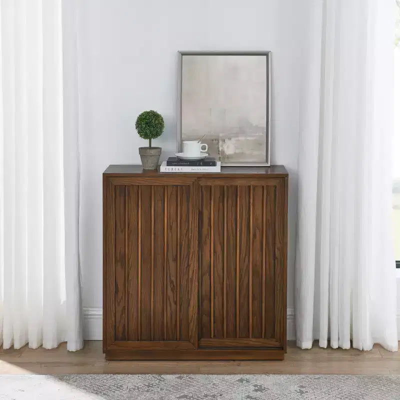Bahut GDFStudio Guill en grain de bois style Mid-Century avec 2 portes coulissantes