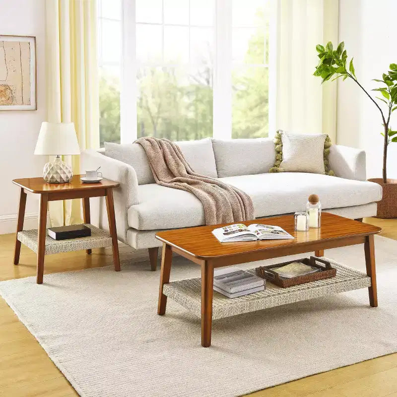 Table basse GDFStudio Ramsay en hévéa de style milieu de siècle avec étagère en rotin tressé