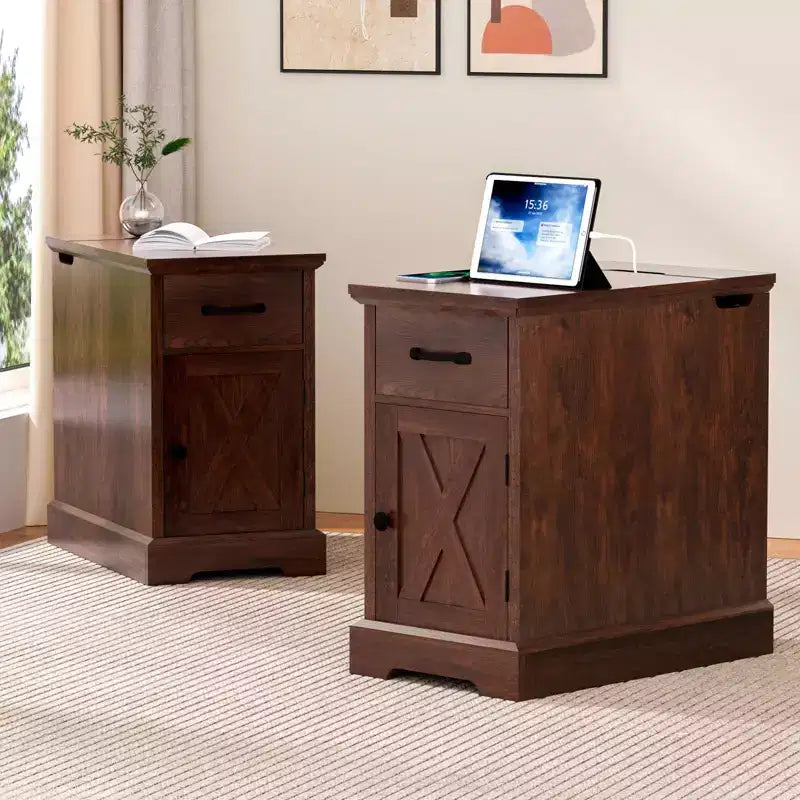 Table d'appoint rustique Hommpa de style ferme avec station de recharge et étagères de rangement, parfaite pour les petits espaces