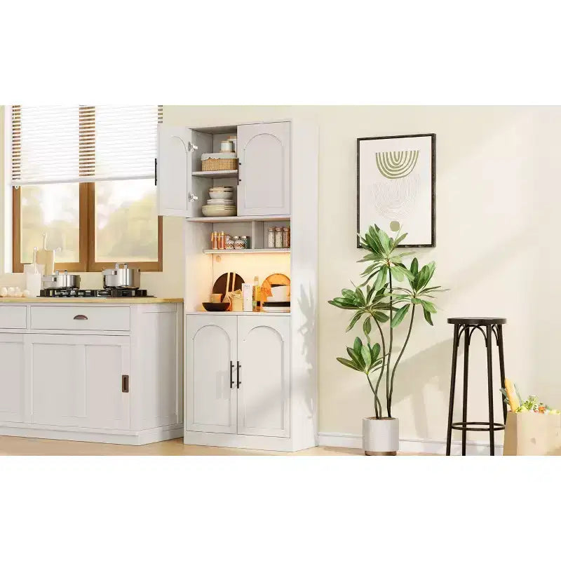 Coolmee Meuble de cuisine/bar/garde-manger avec lumière RVB, buffet haut avec support à micro-ondes, portes coulissantes et 2 étagères ouvertes, armoire de salle à manger
