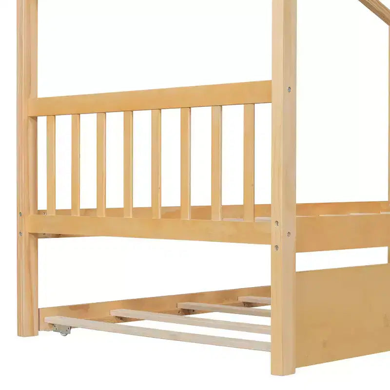 Lit cabane en bois double Whisen avec lit gigogne double