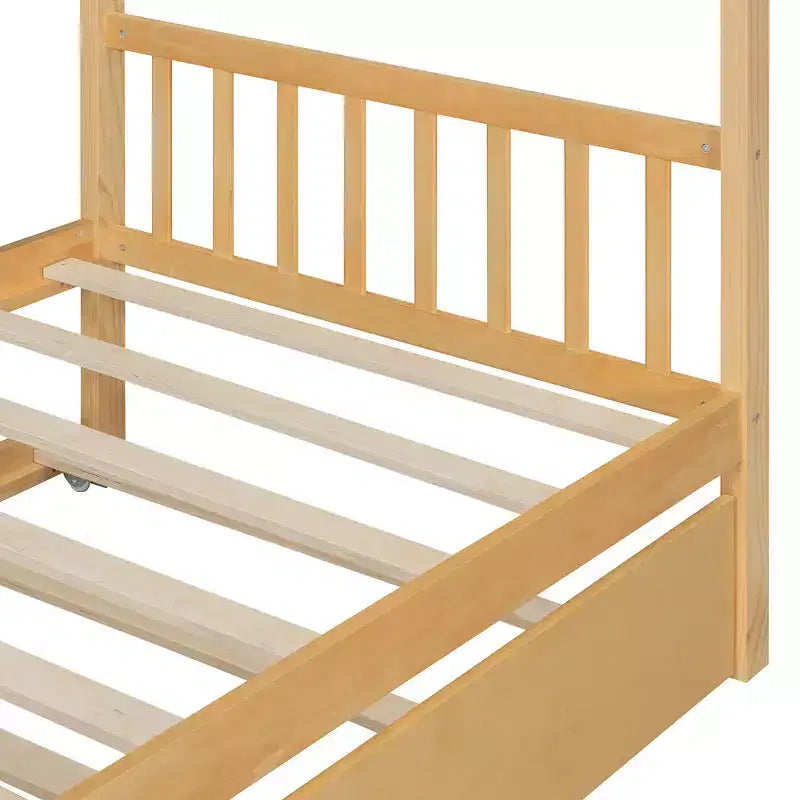 Lit cabane en bois double Whisen avec lit gigogne double