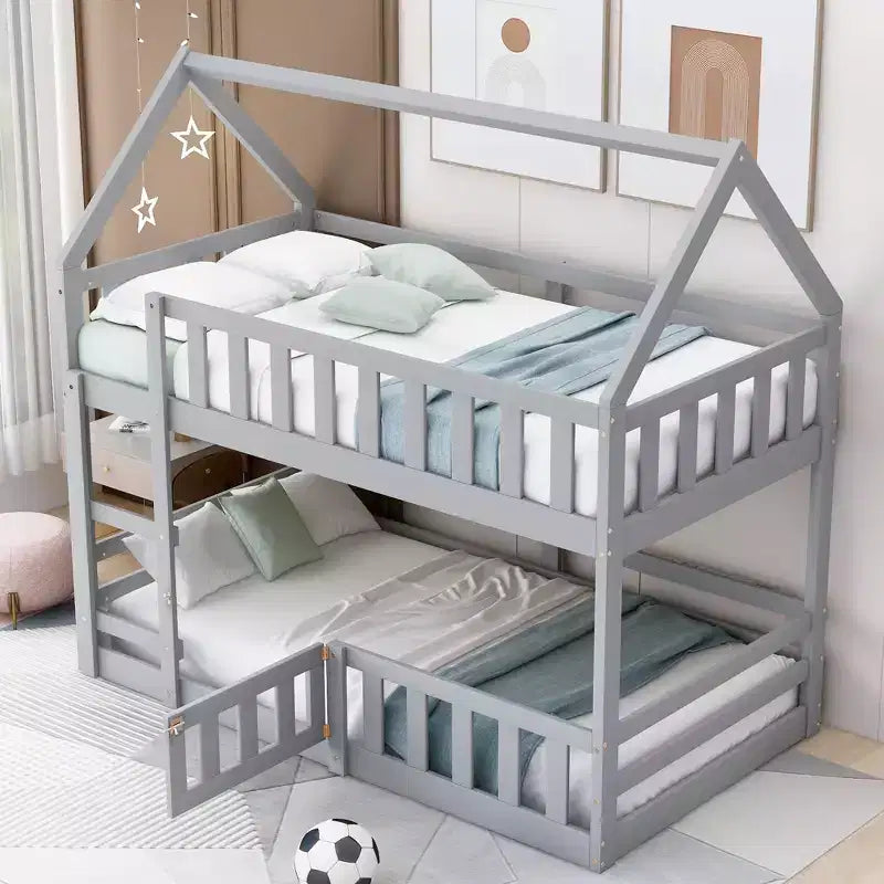 Lit superposé cabane jumeau sur jumeau pour enfants, lit superposé bas au sol avec clôture et porte, lit superposé cabane en bois de taille jumeau