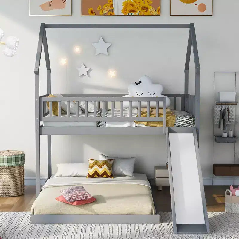 Lit superposé cabane jumeau sur grand avec échelle intégrée et toboggan, cadre de lit superposé en bois avec garde-corps pleine longueur pour chambre de filles et de garçons