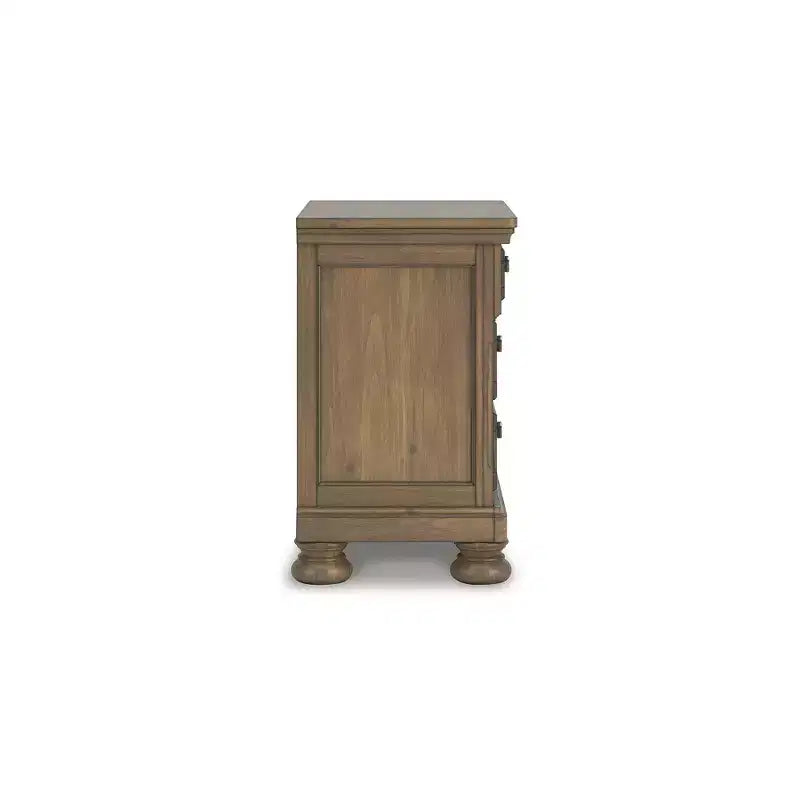 Table de chevet à deux tiroirs Glarrison de Signature Design by Ashley – marron avec quincaillerie en étain vieilli