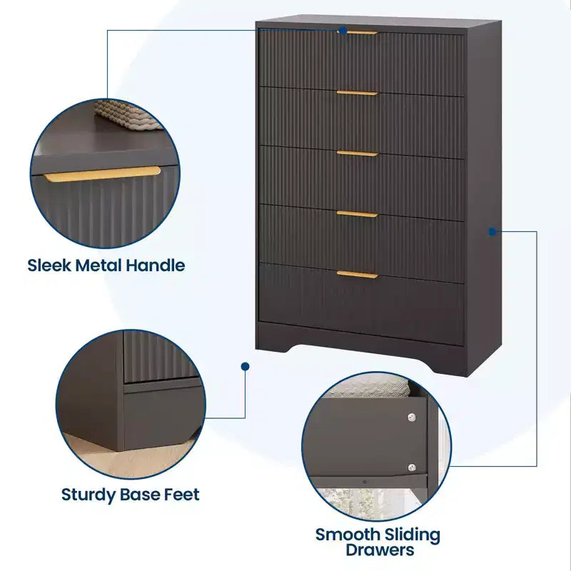 Commode à 5 tiroirs GustoWave avec façades cannelées et poignées dorées, meuble de rangement haut pour chambre à coucher