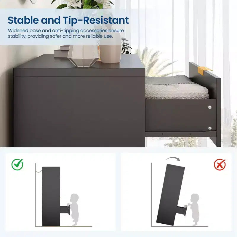 Commode à 5 tiroirs GustoWave avec façades cannelées et poignées dorées, meuble de rangement haut pour chambre à coucher