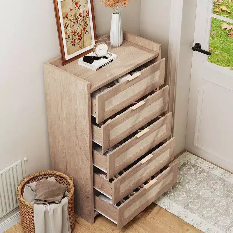 Commode Bohème en Rotin 5 Tiroirs, Meuble de Rangement Tissé de 117 cm de Haut, Table de Chevet Armoire de Rangement pour Vêtements