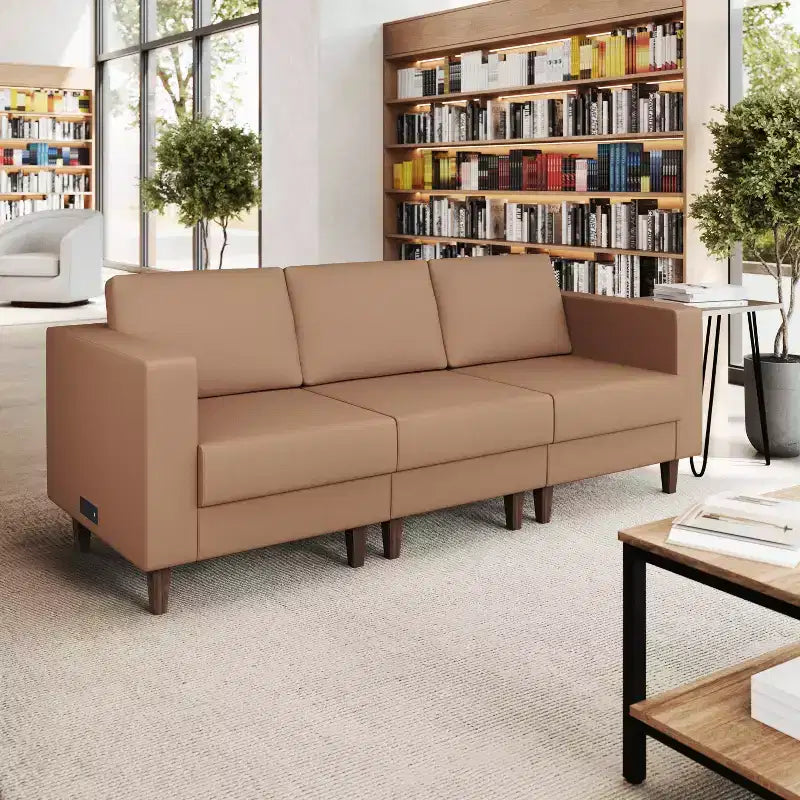 Flash Furniture HERCULES Artemis Canapé de réception rembourré avec 4 prises de courant alternatif/2 ports USB/2 ports USB-C et pieds en bois de noyer avec patins réglables