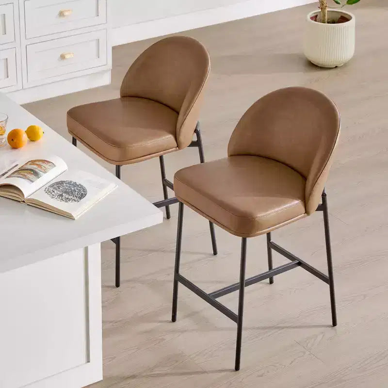 Tabouret de comptoir Spruce&Spring avec dossier incurvé et pieds en métal