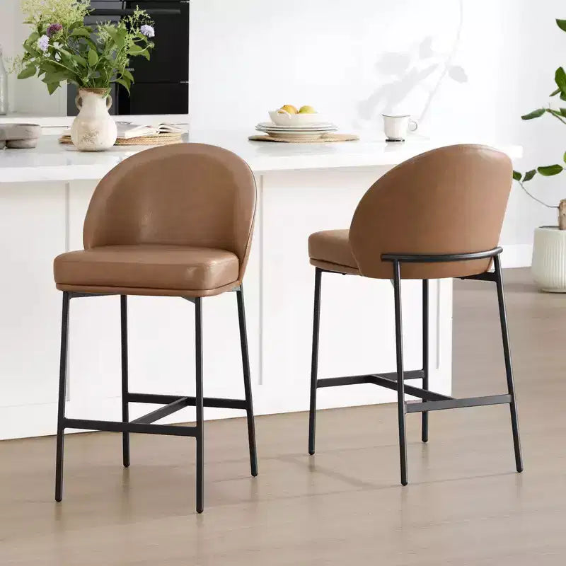 Tabouret de comptoir Spruce&Spring avec dossier incurvé et pieds en métal