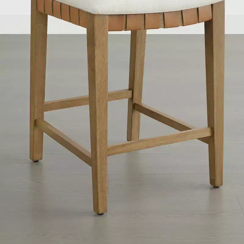 Tabouret de bar Spruce&Spring 26 en bois massif hauteur comptoir avec dossier en PVC tressé à la main et assise rembourrée, lot de 2