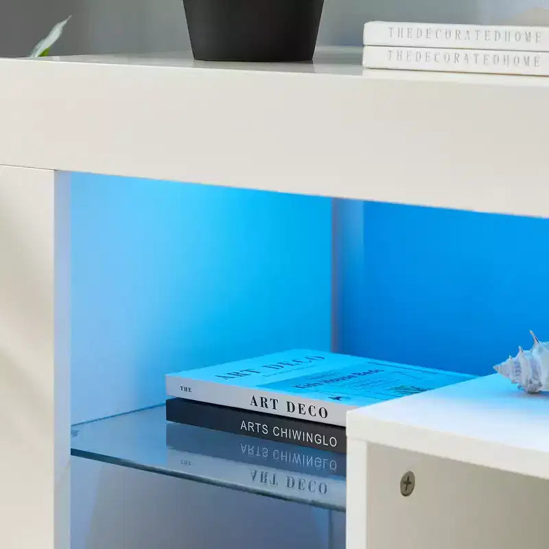 Meuble TV moderne à LED GDFStudio Soledad avec rangement et étagère en verre