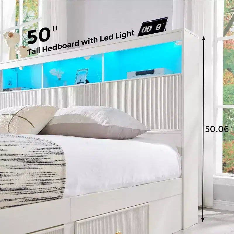 Cadre de lit King Size avec tête de lit, Cadre de lit plateforme moderne en bois avec lumières et station de charge et tiroirs, Aucun sommier tapissier requis