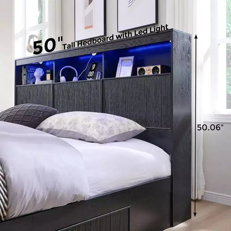 Cadre de lit King Size avec tête de lit, Cadre de lit plateforme moderne en bois avec lumières et station de charge et tiroirs, Aucun sommier tapissier requis