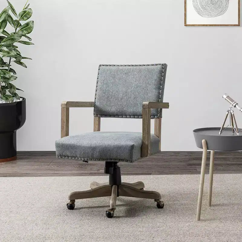Fauteuil de bureau moderne Debora pour salon et bureau avec garnitures cloutées | KARAT HOME