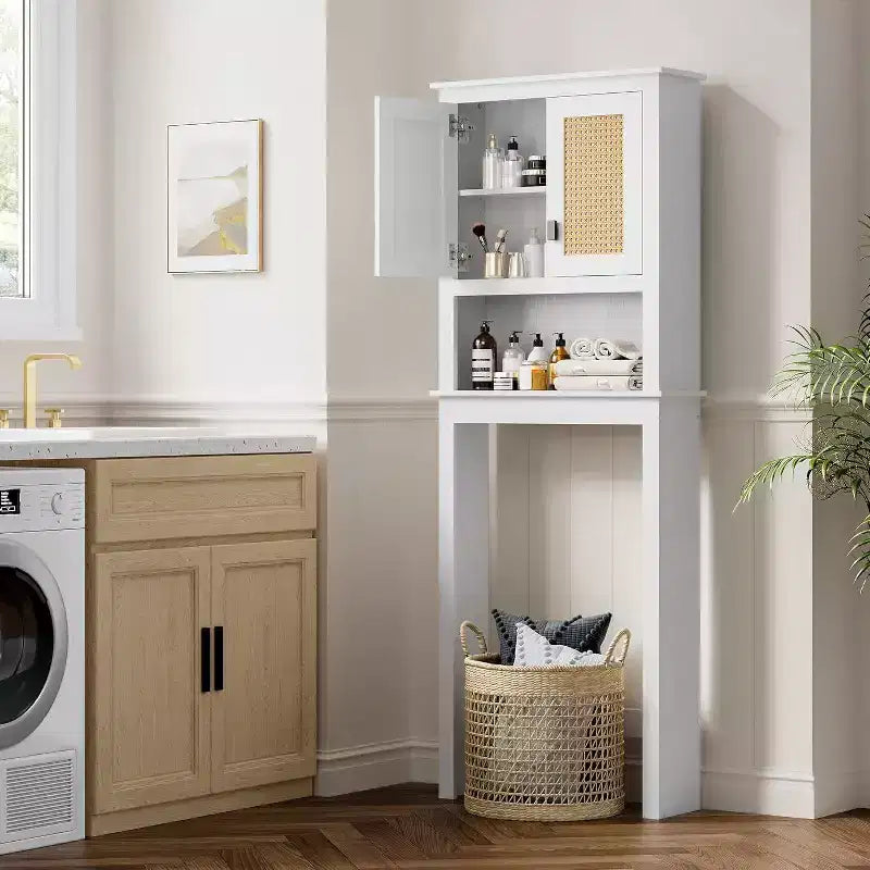 Meuble de rangement Acekool au-dessus des toilettes, organisateur de salle de bain de style ferme avec portes en rotin, étagère réglable, armoire de salle de bain blanche