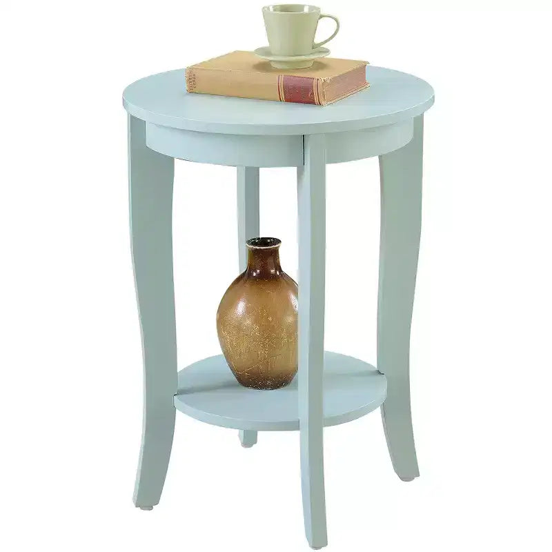 Table d'appoint ronde HomeStock Belmont avec étagère inférieure, pieds incurvés et finition lisse, idéale pour les coins de salon ou de chambre à coucher.