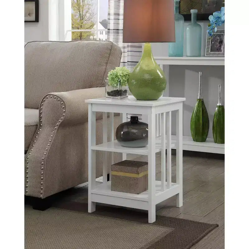 Table d'appoint Belmont HomeStock avec surface lisse et étagères ouvertes, table d'appoint de rangement de style transitionnel pour salon, chambre ou bureau