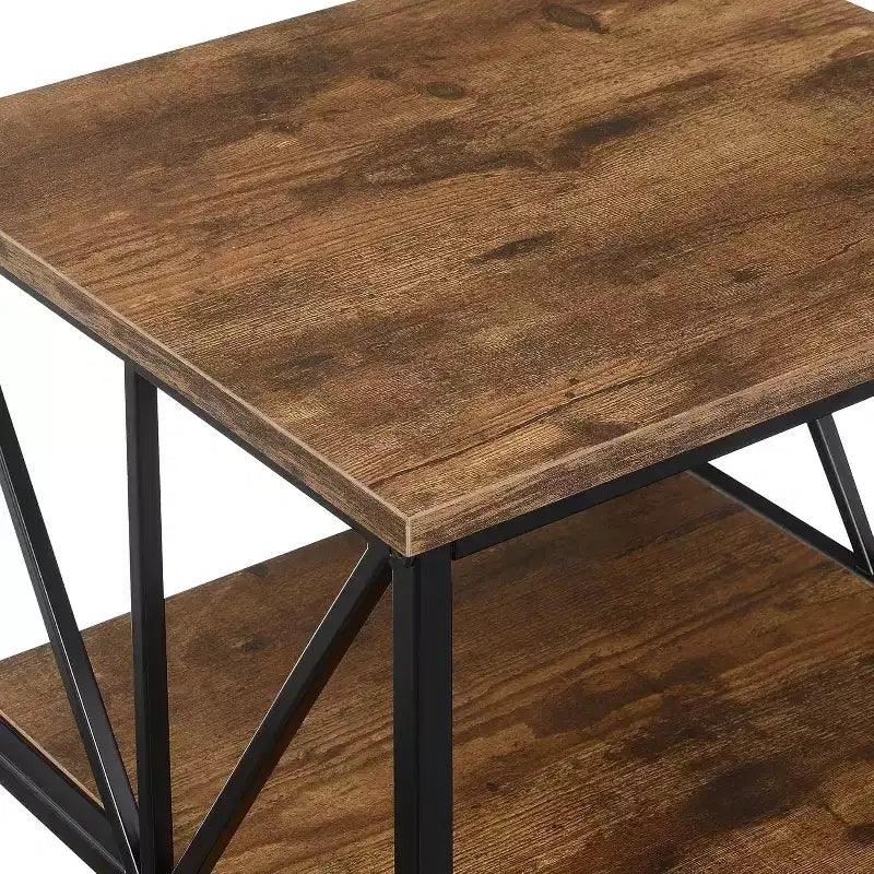 Table d'appoint Belmont HomeStock à trois étagères, cadre en métal entrecroisé et finition grain de bois, table de rangement d'appoint moderne pour le salon