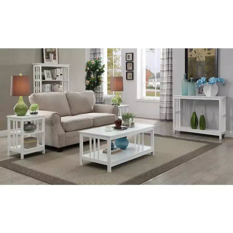 Table d'appoint Belmont de HomeStock avec plateau lisse et deux étagères ouvertes, table d'appoint moderne pour café, tablettes, objets de collection et essentiels quotidiens