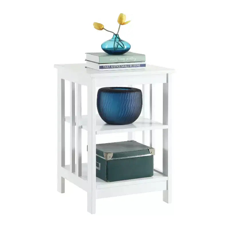 Table d'appoint Belmont de HomeStock avec plateau lisse et deux étagères ouvertes, table d'appoint moderne pour café, tablettes, objets de collection et essentiels quotidiens