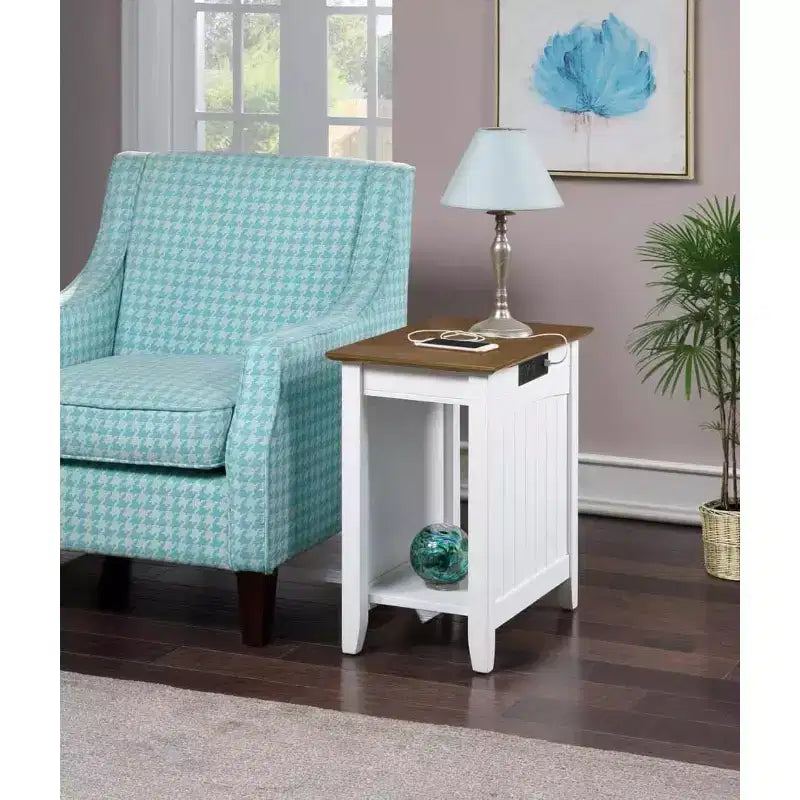 Table d'appoint HomeStock Belmont avec multiprise et ports USB exposés, table d'appoint élégante avec étagère de rangement pour la décoration du salon ou de la chambre à coucher