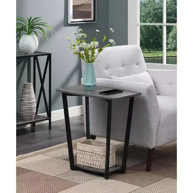 HomeStock Belmont – Table d'appoint industrielle avec étagère inférieure, cadre en métal thermolaqué et espace de rangement ouvert pour salons modernes