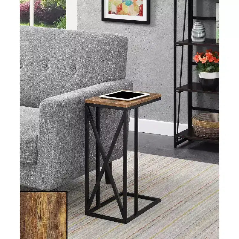 HomeStock Belmont C Table d'appoint avec design moderne en C, plateau en aggloméré et base en métal pour snacks, boissons ou ordinateur portable