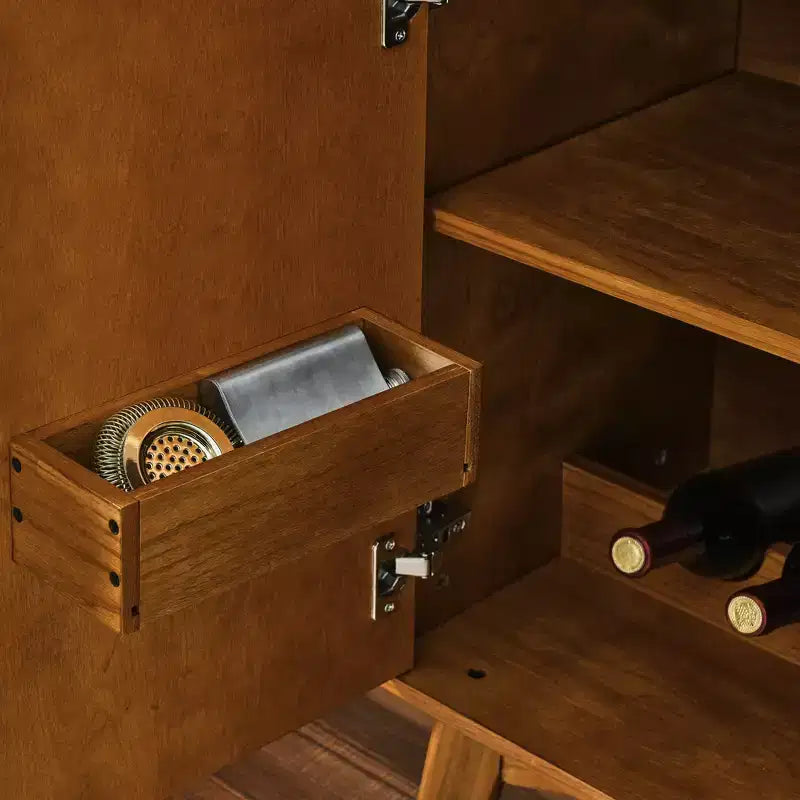 Meuble à vin en bois de 80 cm avec porte-verres, casier à vin, étagères réglables et rangement latéral pour la cuisine ou le bar.