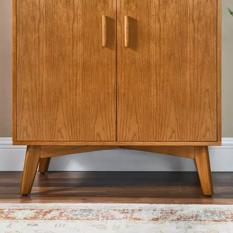 Meuble à vin en bois de 80 cm avec porte-verres, casier à vin, étagères réglables et rangement latéral pour la cuisine ou le bar.