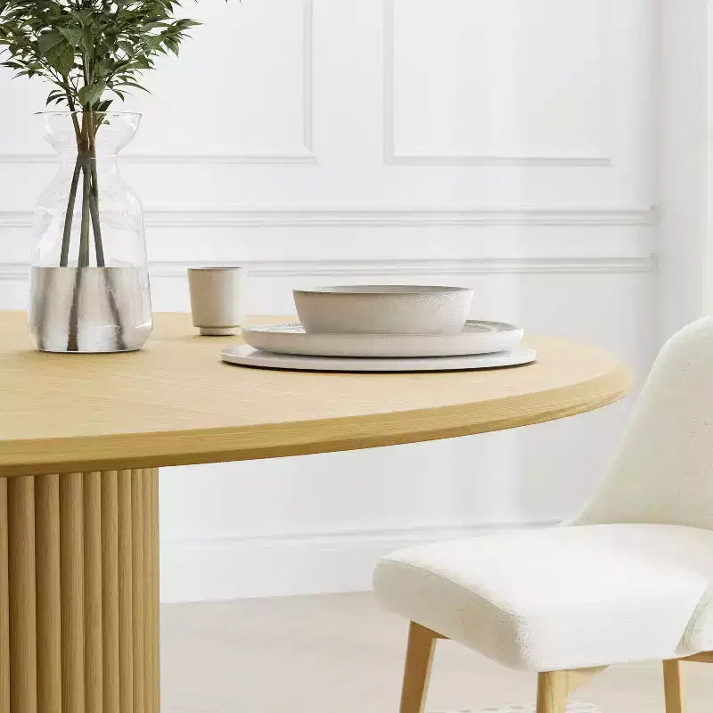 Table à manger ronde PexFix 52 en bois, table de cuisine pour 4-6 personnes avec plateau à bords incurvés et piètement cannelé effilé pour salon/salle à manger/café/bureau, couleur naturelle