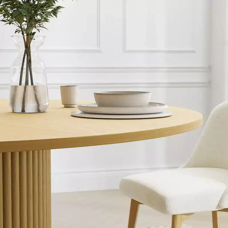 PexFix 52 Table à manger ronde en bois massif, table de cuisine pour 4 à 6 personnes avec plateau et base cylindrique cannelée pour salon/salle à manger, café, bureau, couleur naturelle
