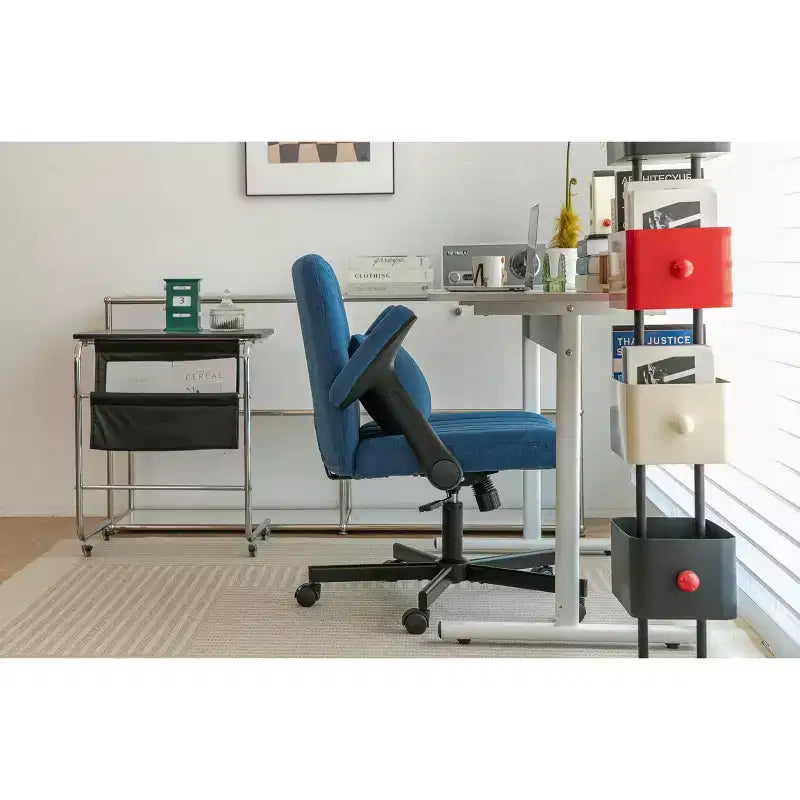 Chaise de bureau moderne en velours Okak avec dossier rembourré, chaise de bureau avec accoudoir et dossier réglables, chaise confortable pour le bureau, l'étude