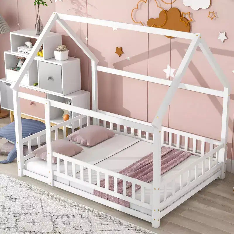 Lit au sol pleine grandeur Bellemave pour enfants avec cadre de toit mignon, lit de jeu en bois robuste avec barrières de sécurité, blanc