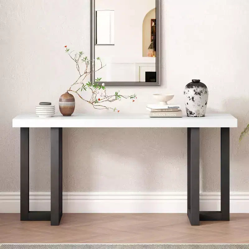 Console moderne Okak 63 po avec pieds en bois massif, table d'entrée élégante avec plateau épais, table de couloir pour salon, chambre à coucher