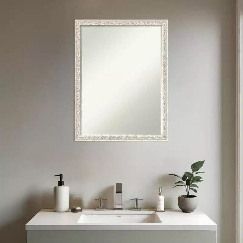 Miroir de vanité de salle de bain encadré en bois biseauté d'un demi-pouce