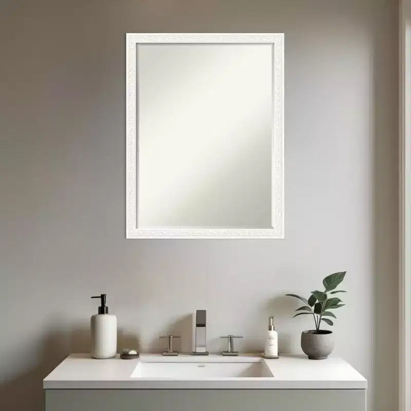 Miroir de vanité de salle de bain encadré en bois biseauté d'un demi-pouce