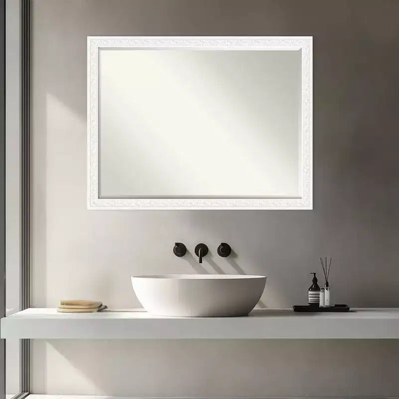 Miroir de vanité de salle de bain encadré en bois biseauté d'un demi-pouce