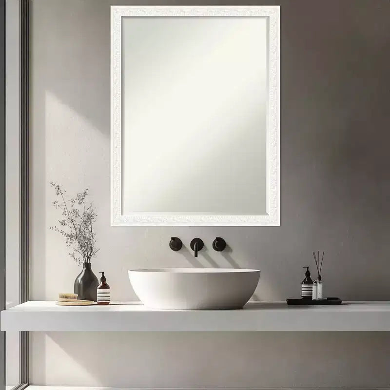 Miroir de vanité de salle de bain encadré en bois biseauté d'un demi-pouce